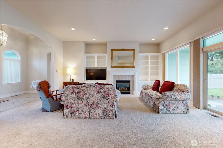 Property Photo:  940  Bryant Avenue  WA 99362 