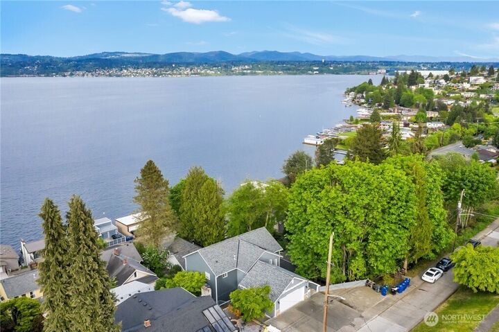 Property Photo: 9844 Arrowsmith Avenue S WA 98118