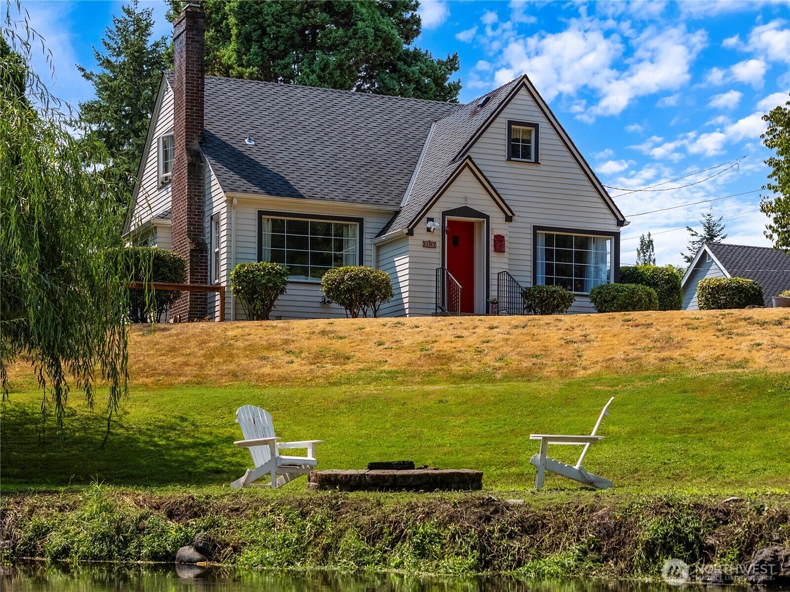Property Photo:  2210 W Pioneer Avenue  WA 98371 