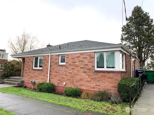 Property Photo: 1722 4th Avenue N WA 98109