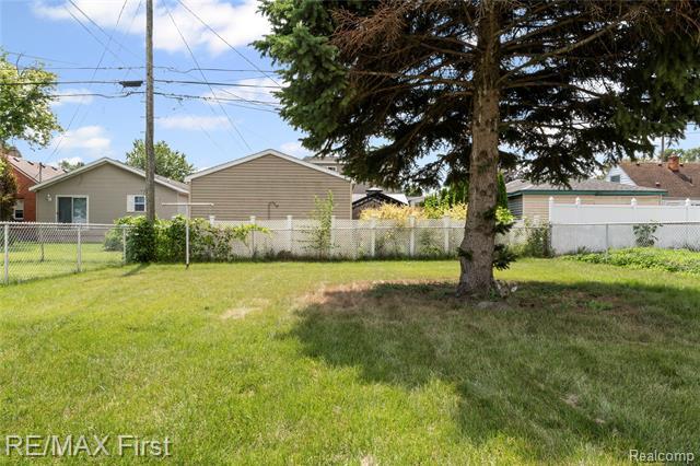 Property Photo: 1424 E Harry Avenue MI 48030