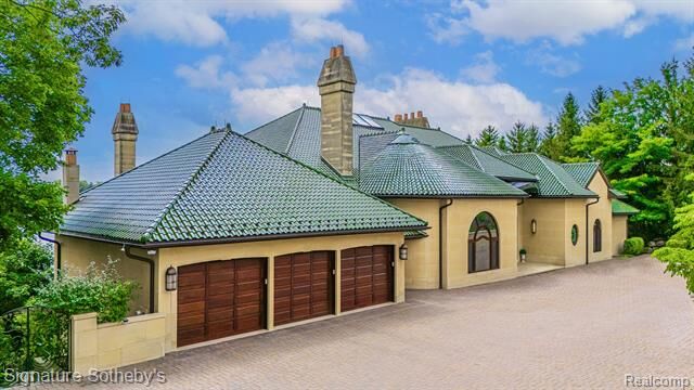 Property Photo: 1567 Island Lane MI 48302