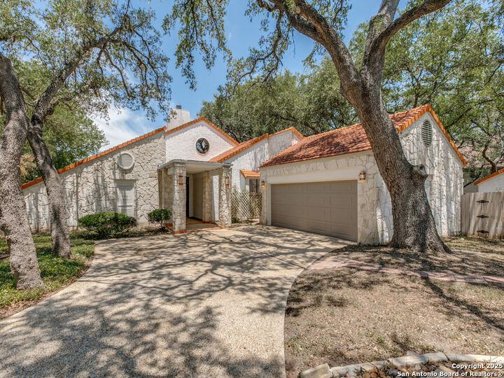Property Photo: 3915 Hunters Crest TX 78230