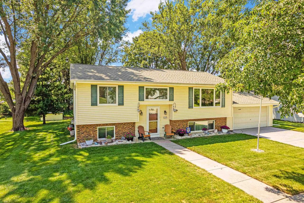 Property Photo: 1409 Jackson Street WI 53589