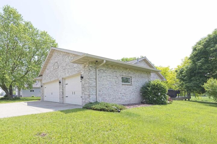 Property Photo:  552 Meadowlark Lane  WI 53901 