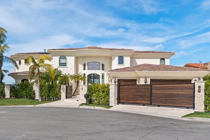 Property Photo: 704 Muirlands Vista Way CA 92037