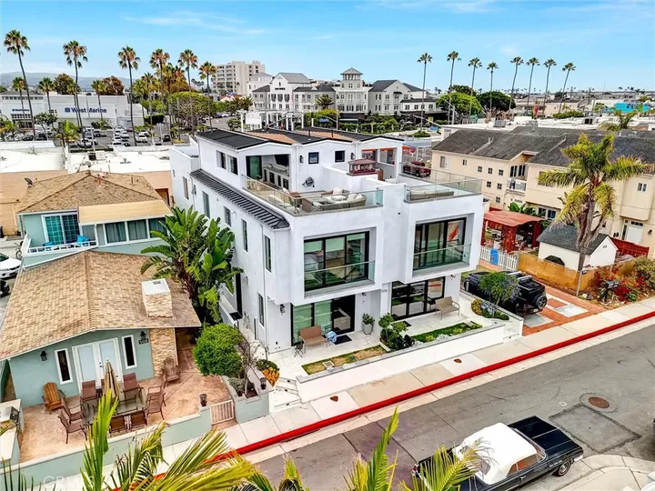Property Photo:  506 Clubhouse Avenue  CA 92663 