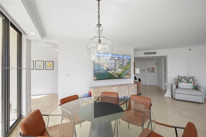 Property Photo: 1000 W Island Blvd 504 FL 33160