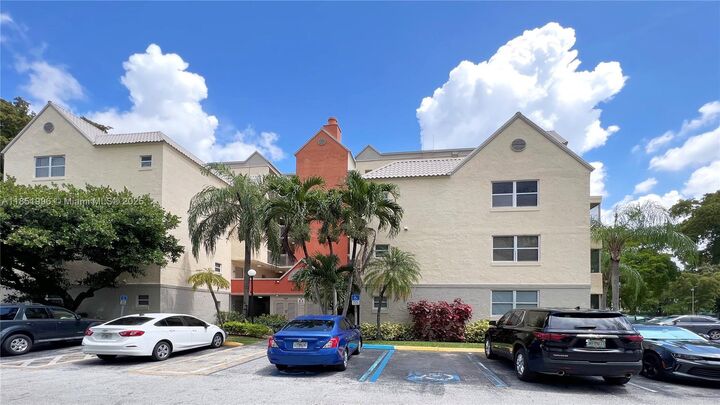 8323 Lake Dr 406  Doral FL 33166 photo