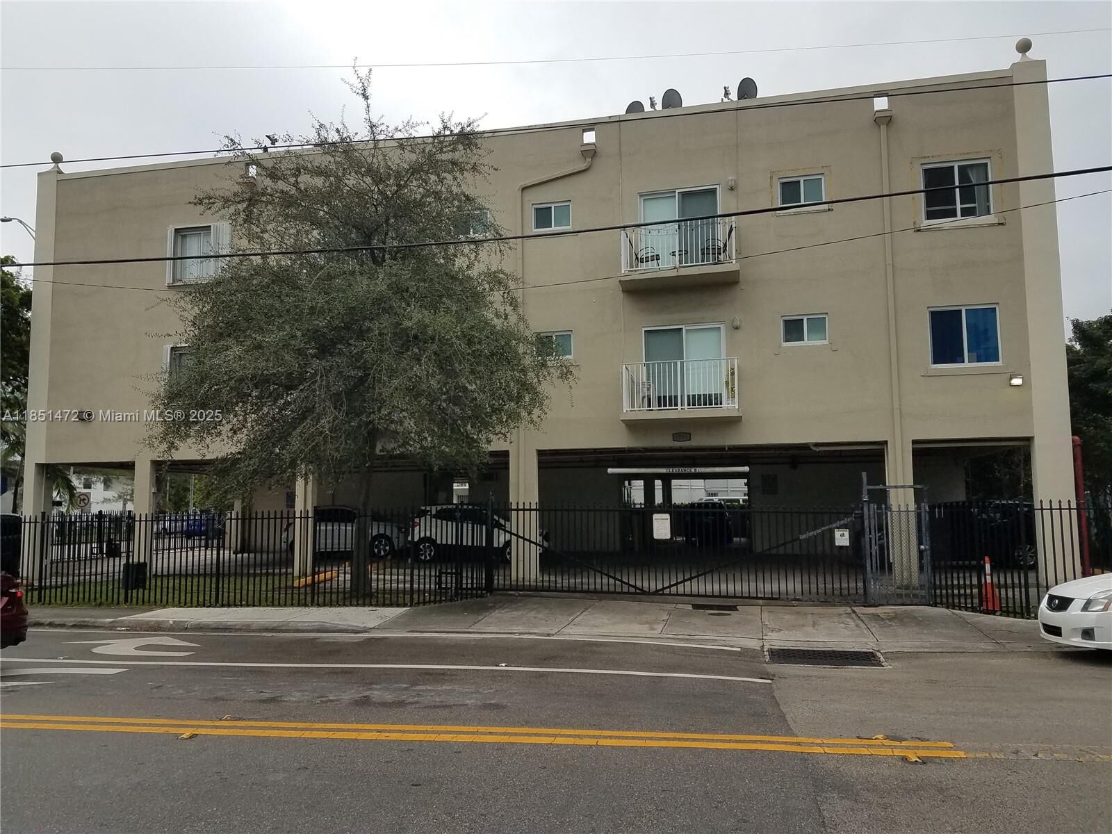 Property Photo: 3201 W Flagler St 105 FL 33135