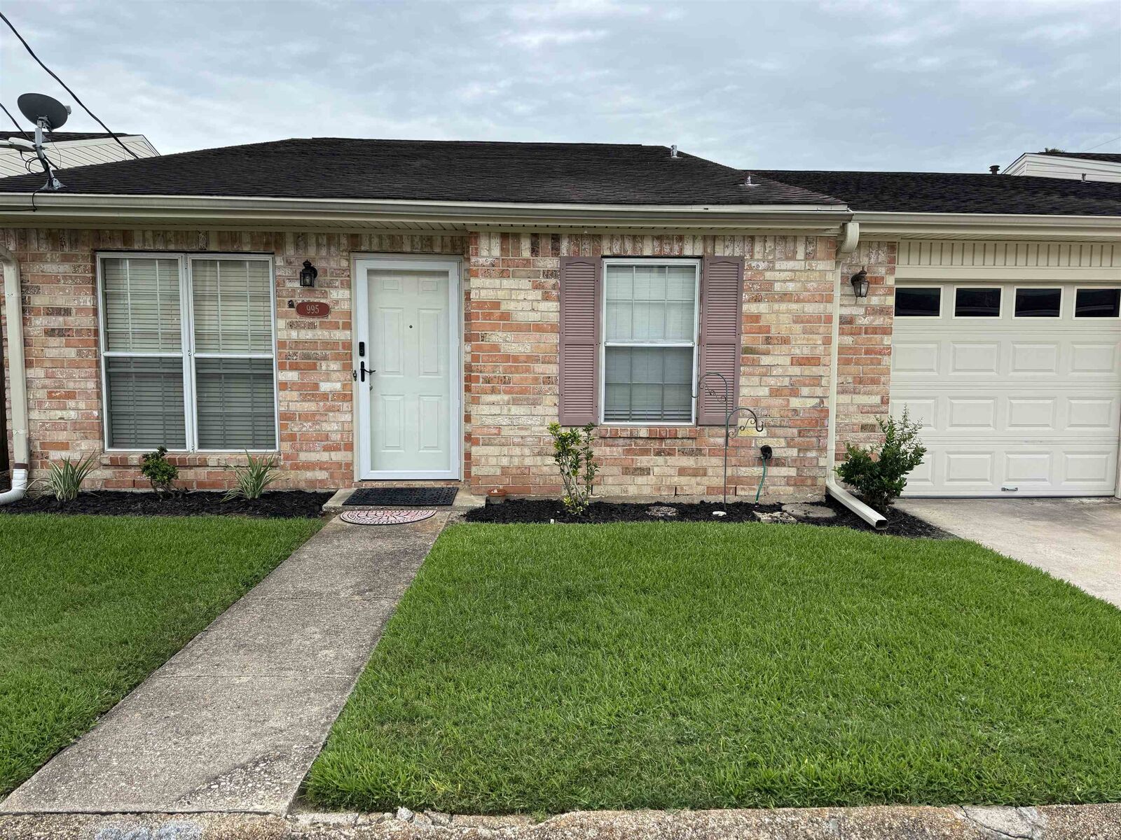 Property Photo: 995 Park Meadow TX 77706