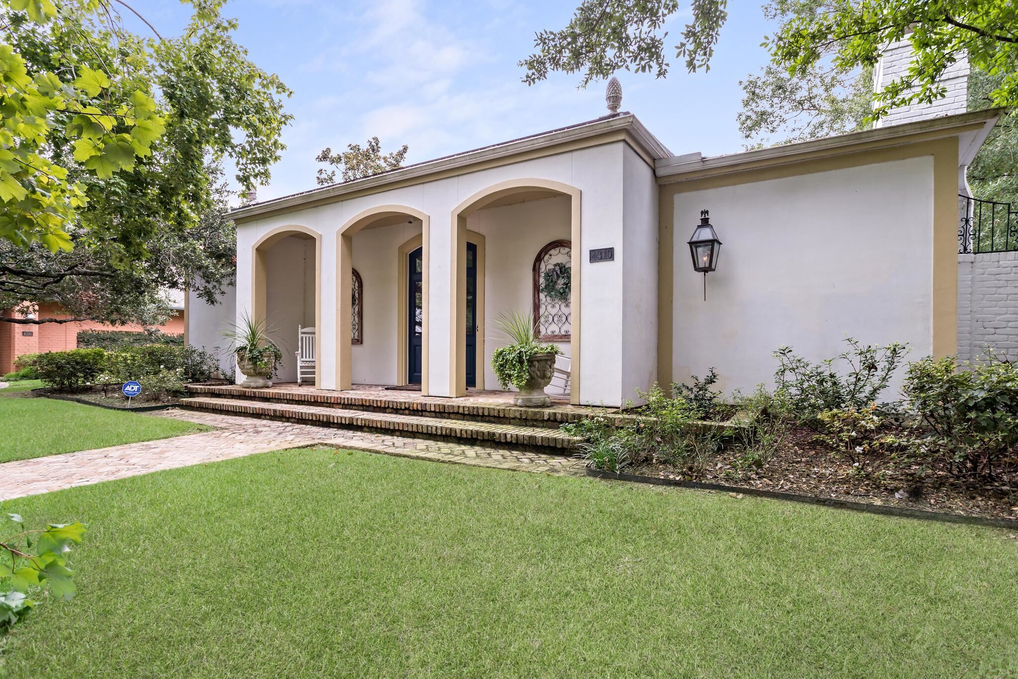 Property Photo: 4310 Thomas Ln TX 77706