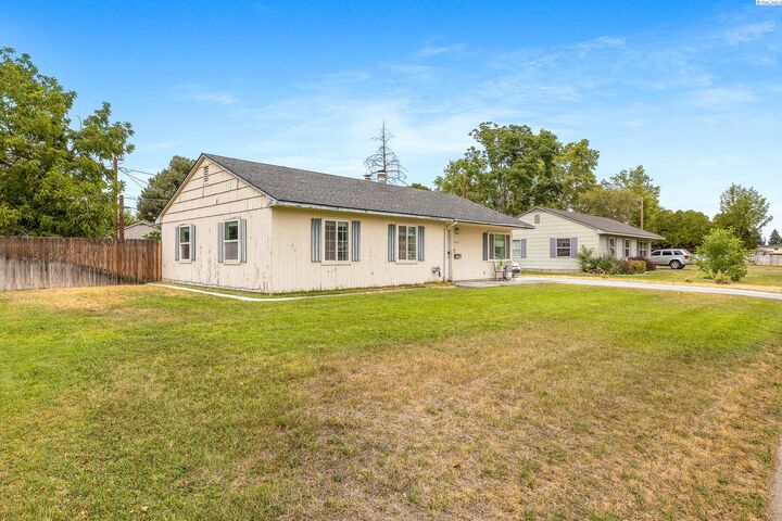 Property Photo:  2410 Richmond Blvd  WA 99354 