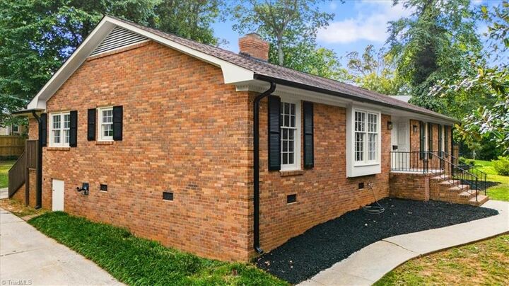 Property Photo:  1717 Forest Valley Road  NC 27410 