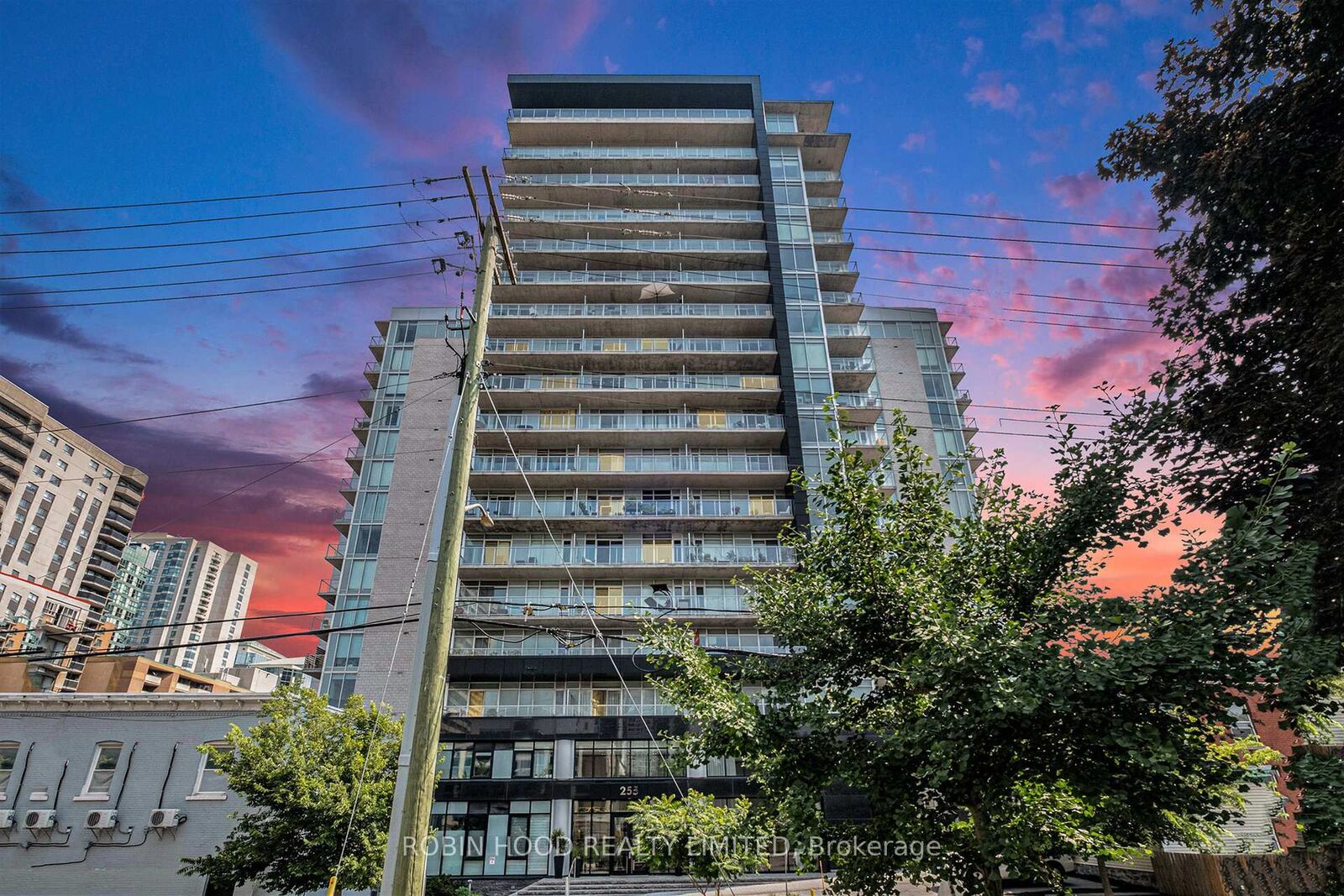 Property Photo: 255 Bay Street 714 ON K1R 5Z4