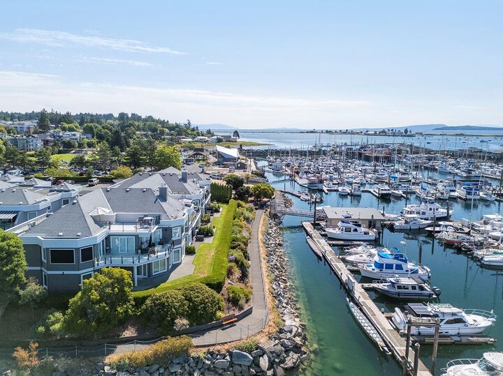 Property Photo: 1807 Beaufort Ave 108 BC V9M 1R9