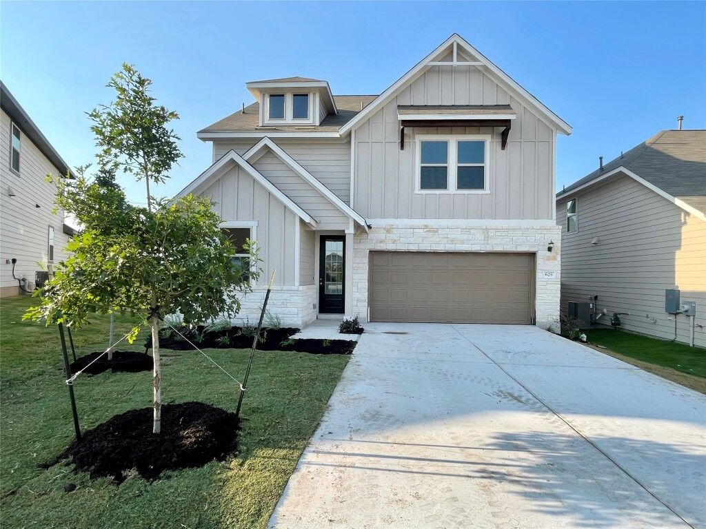 Property Photo: 625 Palo Brea Loop TX 78634
