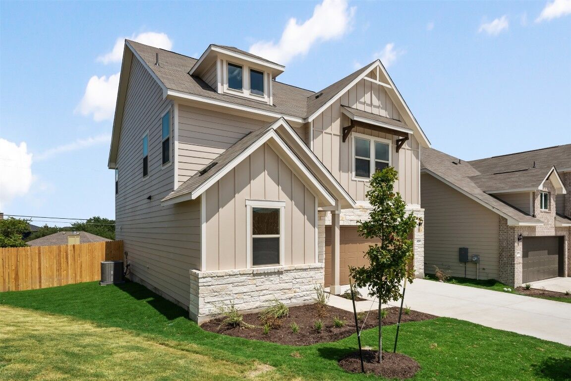 Property Photo: 625 Palo Brea Loop TX 78634