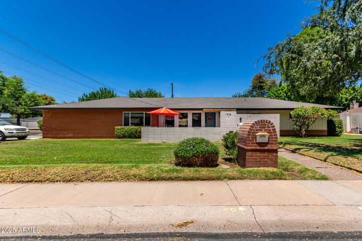 Property Photo:  1416 W Orchid Lane  AZ 85021 