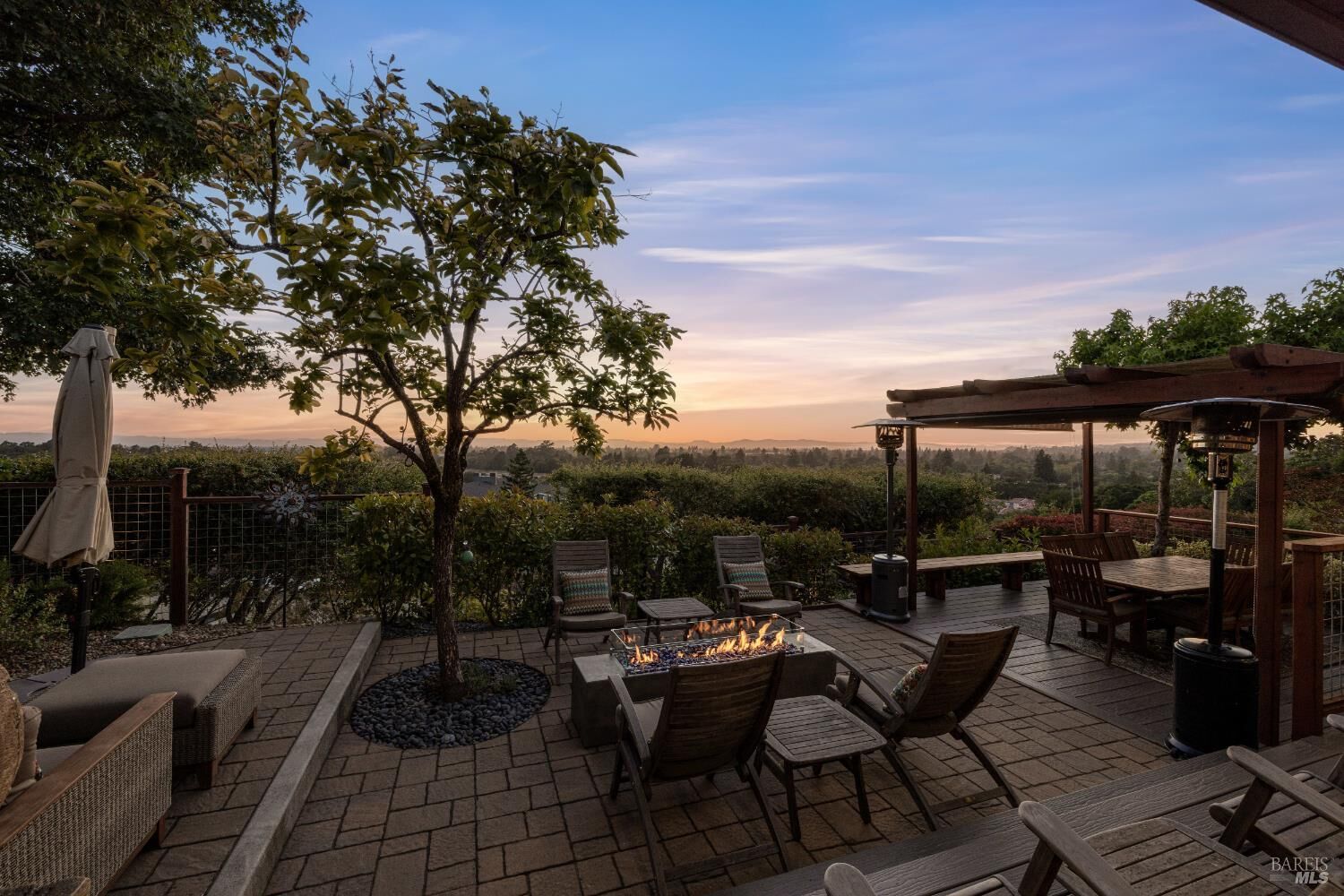 Property Photo:  1616 Deer Run  CA 95405 
