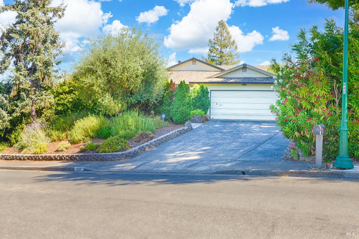 Property Photo: 409 Oak Brook Place CA 95409