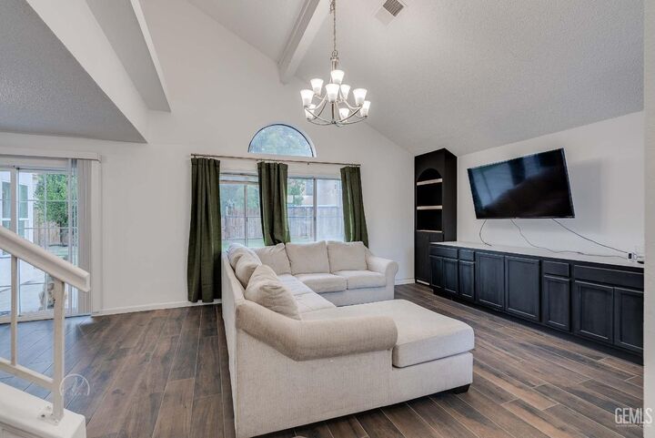 Property Photo: 7804 Silver Birch Avenue CA 93313