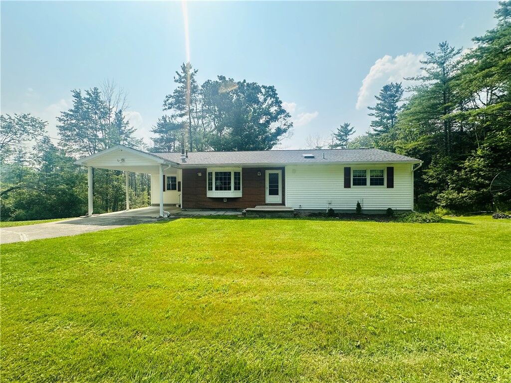 Property Photo:  17 Seneca Trace  NY 14870 