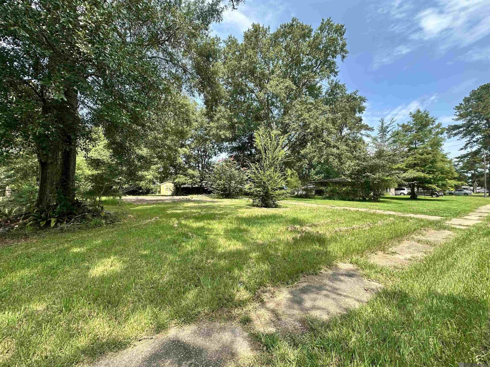 Property Photo:  2081 S Woodcrest St  LA 70726 