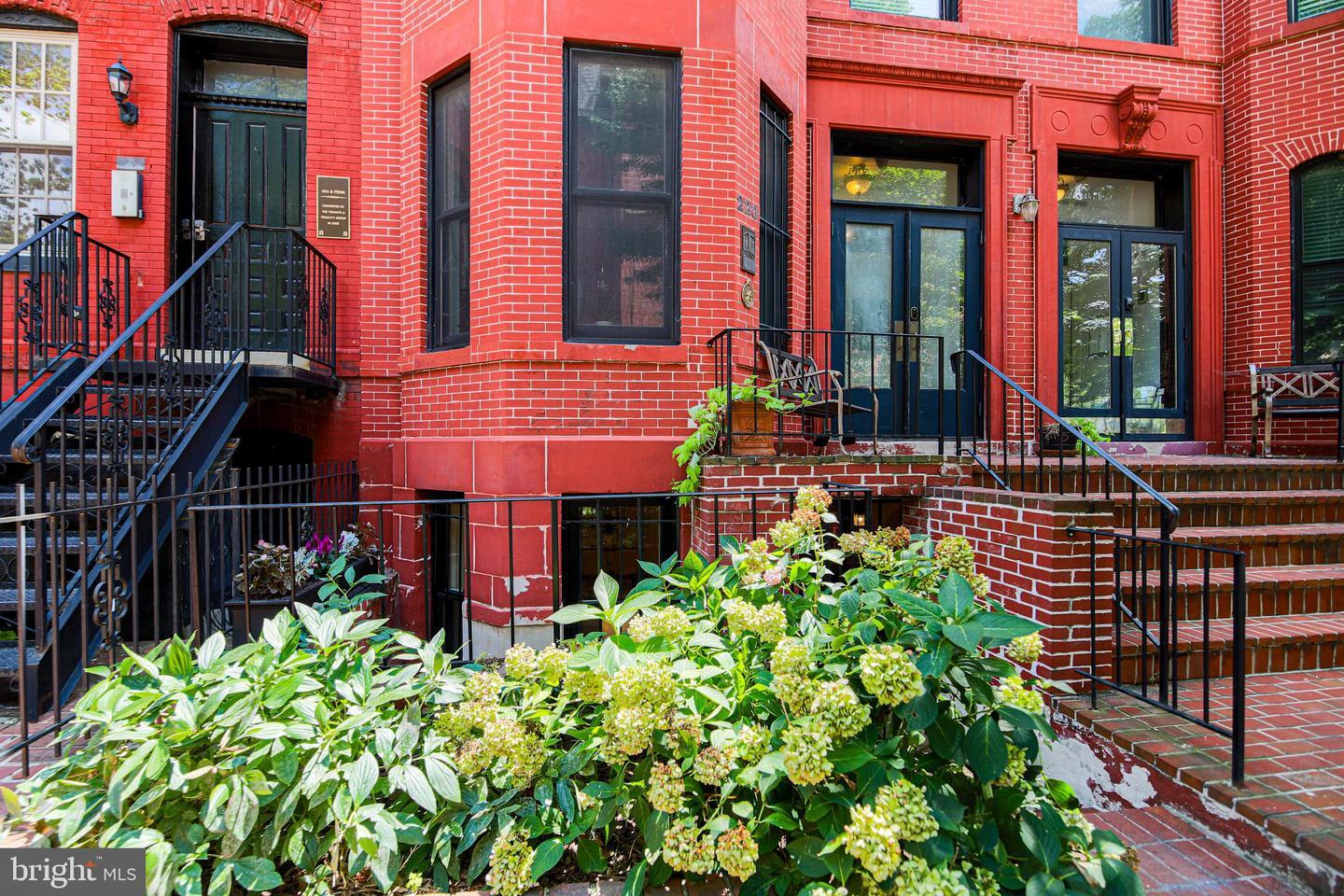 Property Photo:  220 4th Street SE 1  DC 20003 