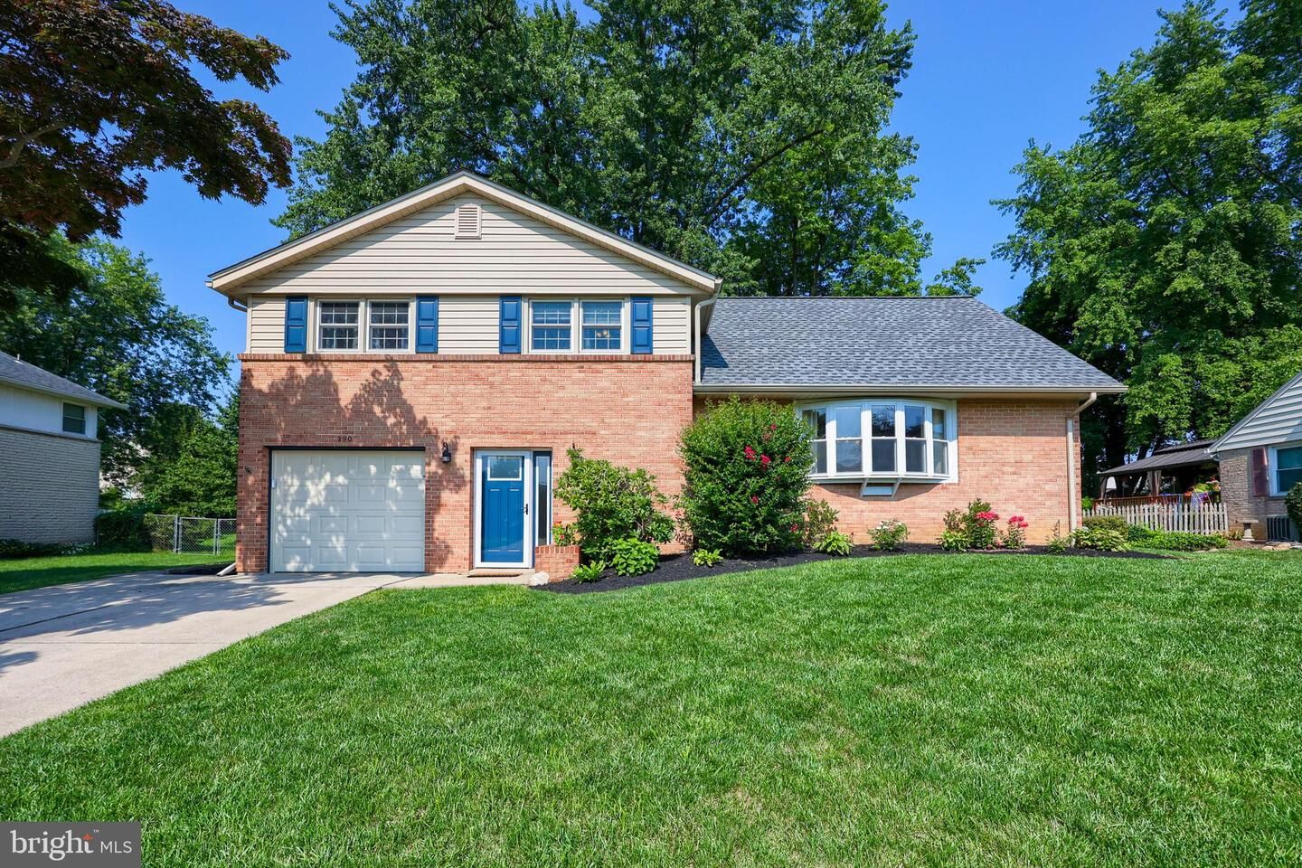 Property Photo:  290 Folkstone Way  PA 17402 
