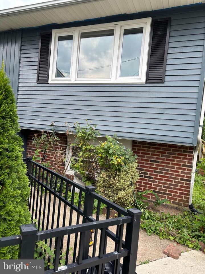 Property Photo:  162 Reading Avenue  NJ 08107 