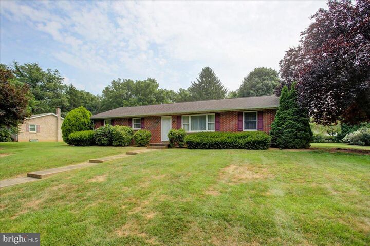 Property Photo:  260 Woodstock Road  PA 17222 