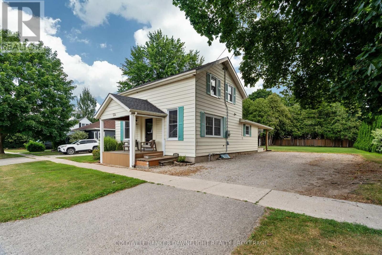 Property Photo:  524 William Street  ON N0M 1S2 
