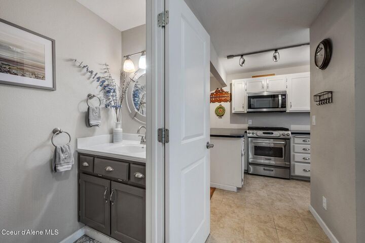 Property Photo:  600 W Hubbard Ave #22  ID 83814 