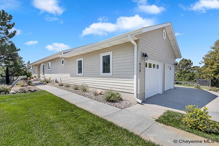 Property Photo:  929 E 10th St  WY 82082 