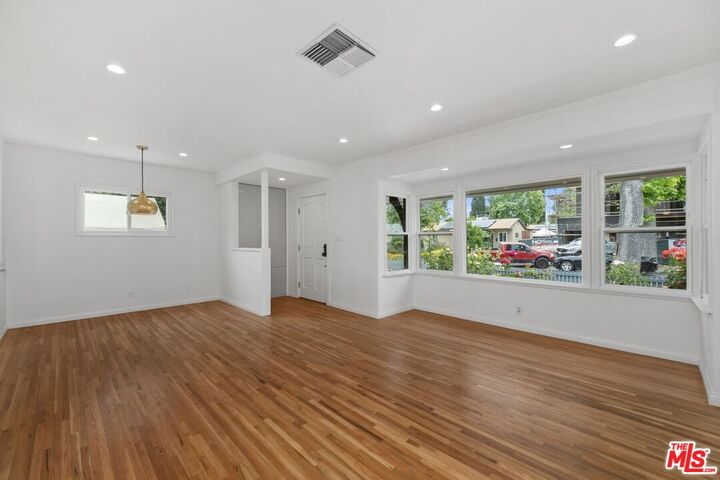 Property Photo: 5346 Natick Ave CA 91411