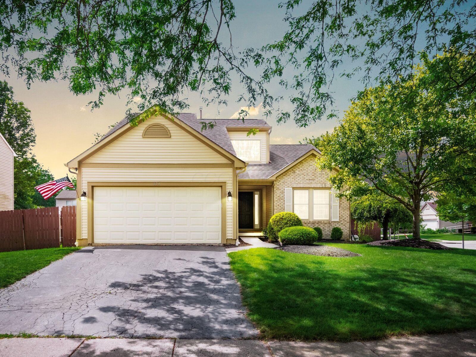 Property Photo: 873 Lynnhaven Court OH 43228