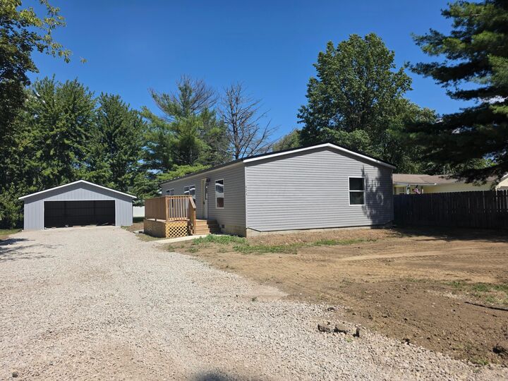 Property Photo:  423 Douglas Street  OH 43315 