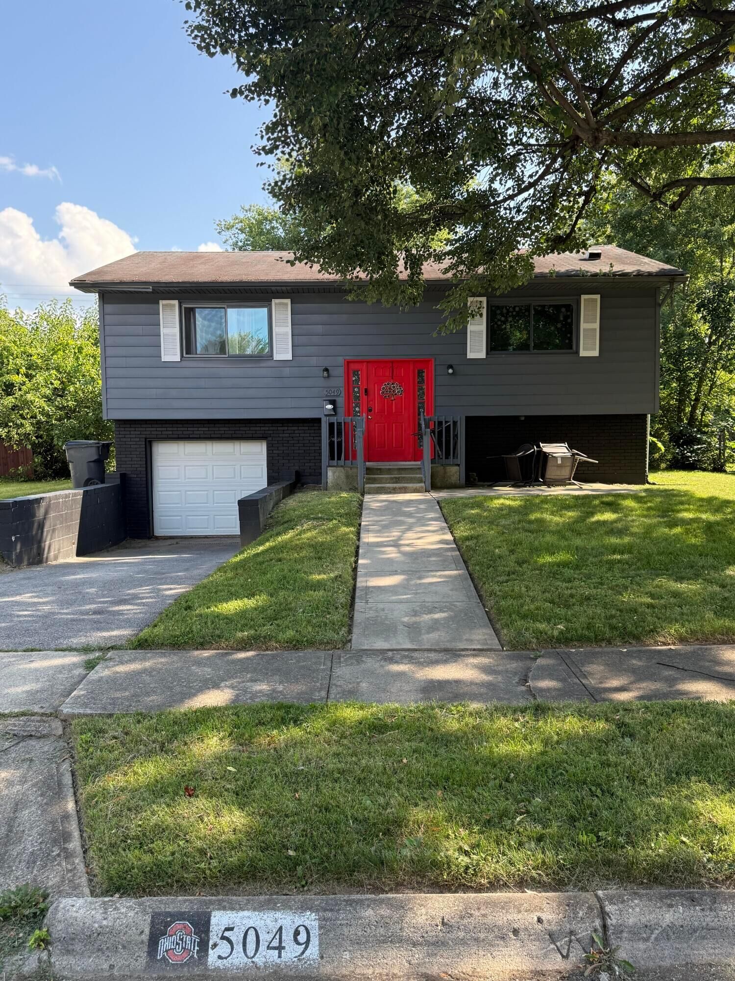 Property Photo: 5049 Gunston Drive OH 43232
