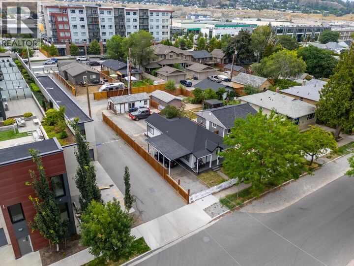 Photo de la propriété:  726 Coronation Avenue  BC V1Y 7A3 