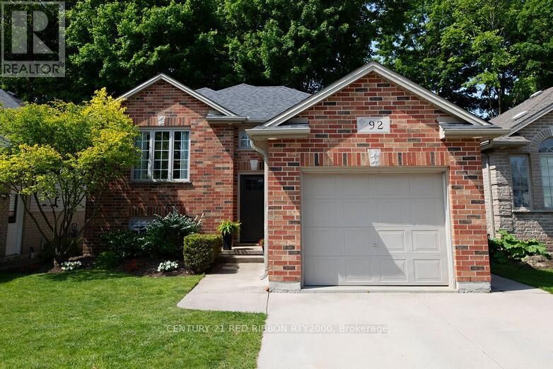 Property Photo:  92 Ridge Street  ON N7G 4K1 