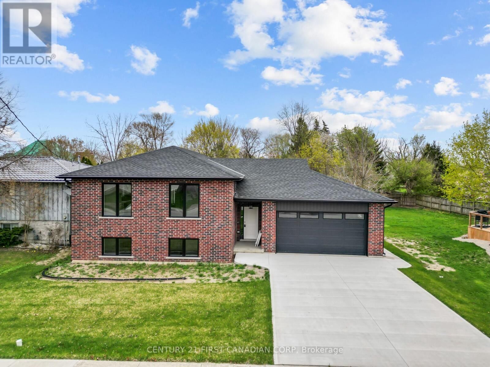 Property Photo:  134 King Street  ON N0M 2L0 