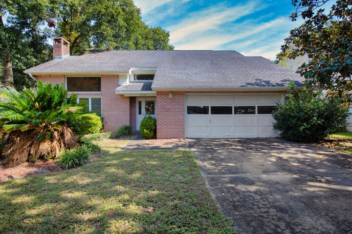 Property Photo:  2552 Palm Shores Drive  FL 32579 