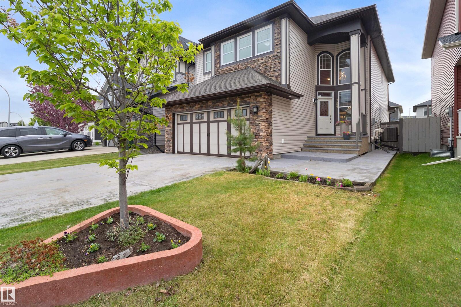 Property Photo:  7599 Ellesmere Way  AB T8H 0P7 