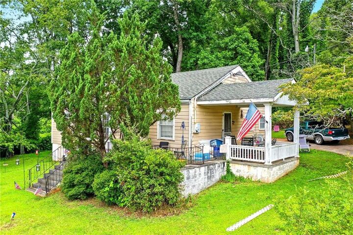 Property Photo:  1003 E Church Street  GA 30143 