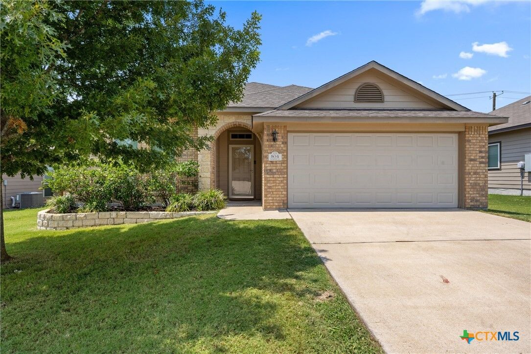 Property Photo: 504 Parkfield Lane TX 76502