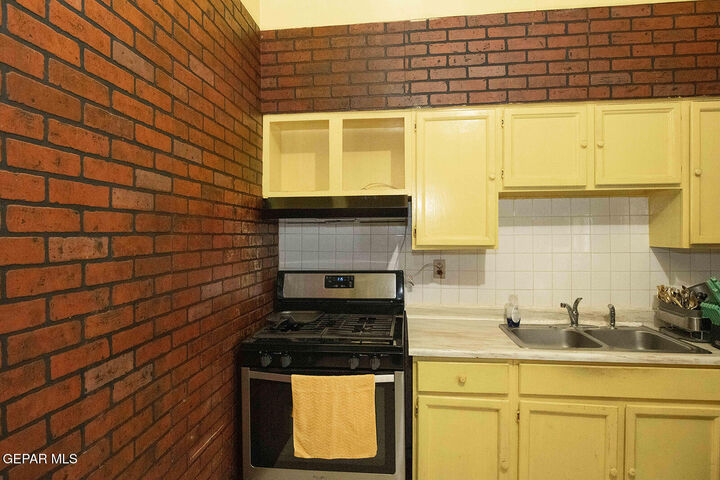 Property Photo: 3017 Pera Avenue TX 79905