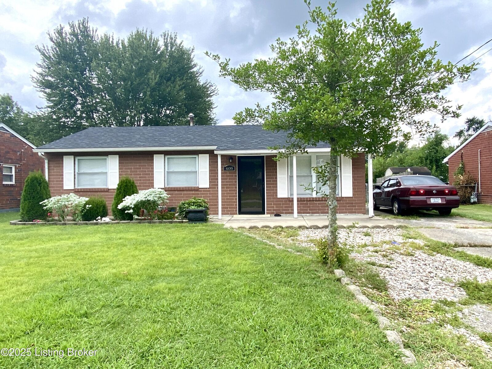 Property Photo:  608 Glengarry Dr  KY 40118 