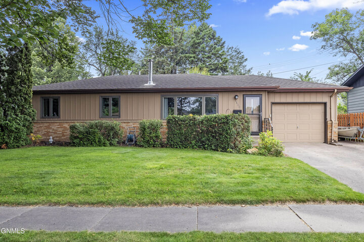 1822 Marian Drive  Bismarck ND 58501 photo