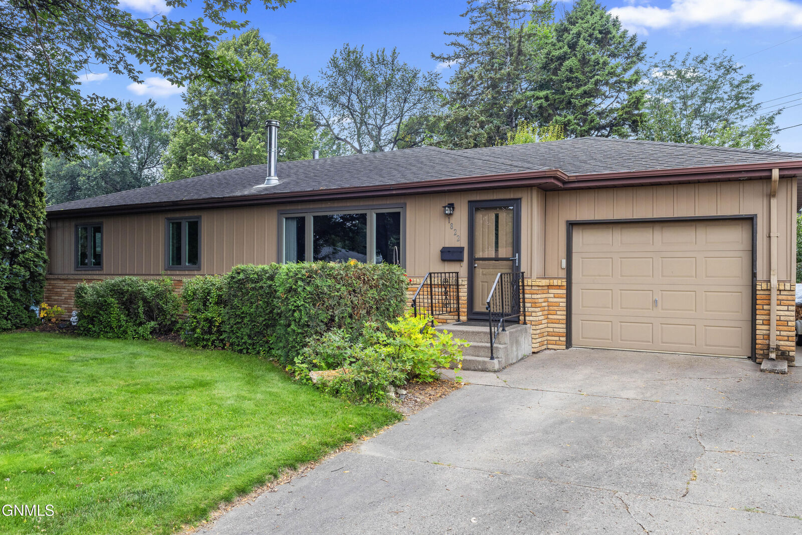 Property Photo:  1822 Marian Drive  ND 58501 